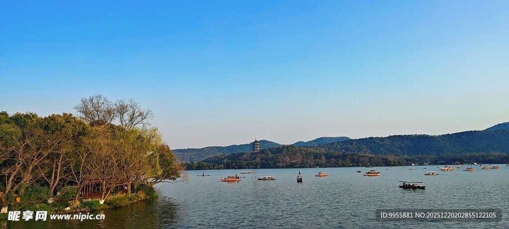 湖畔风光宁静山水景致