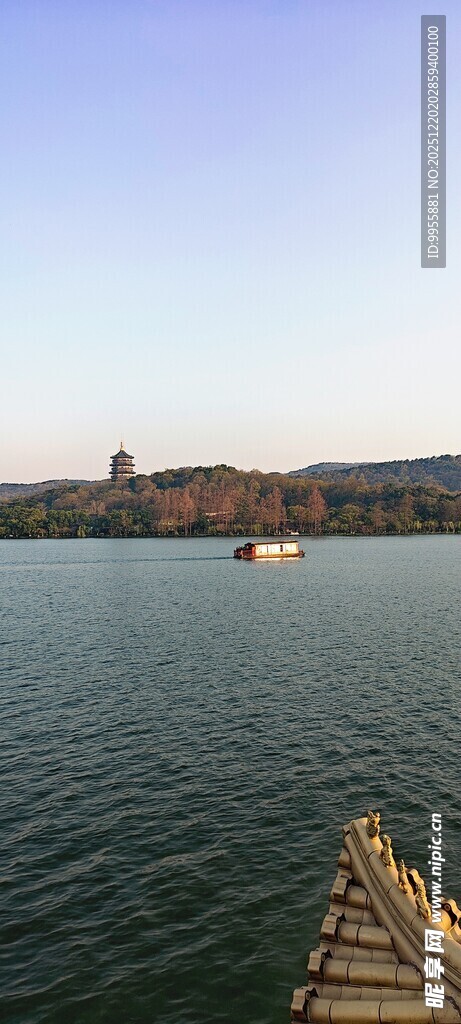 华东樱花湖畔码头风光