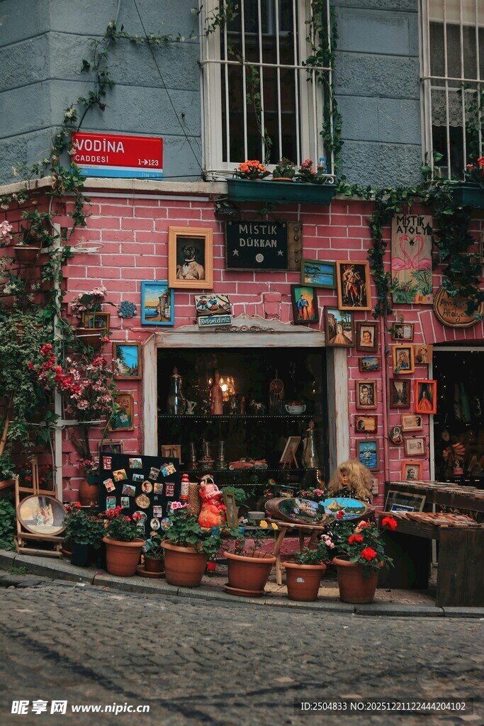 色彩缤纷的街头特色小店