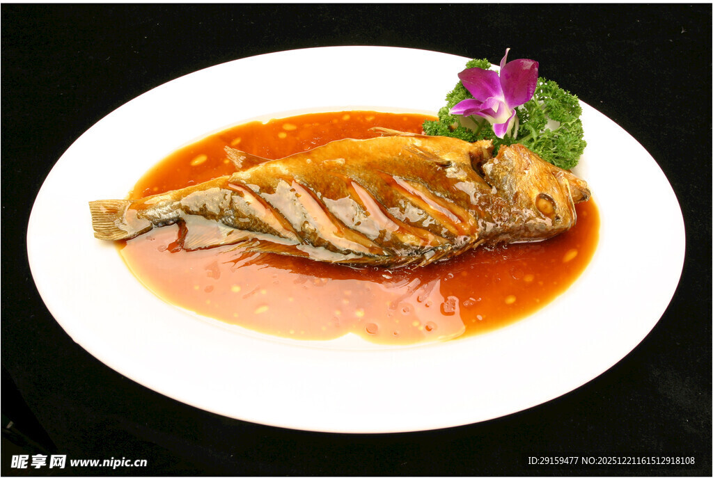 红烧鱼摆盘精致