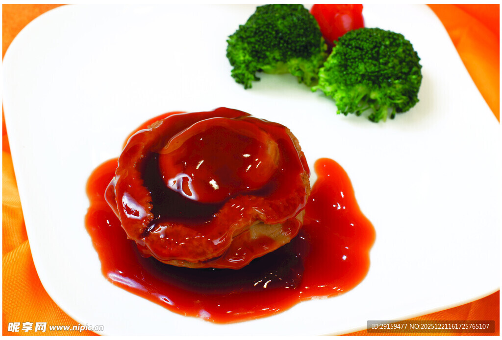 浇汁肉丸配西兰花