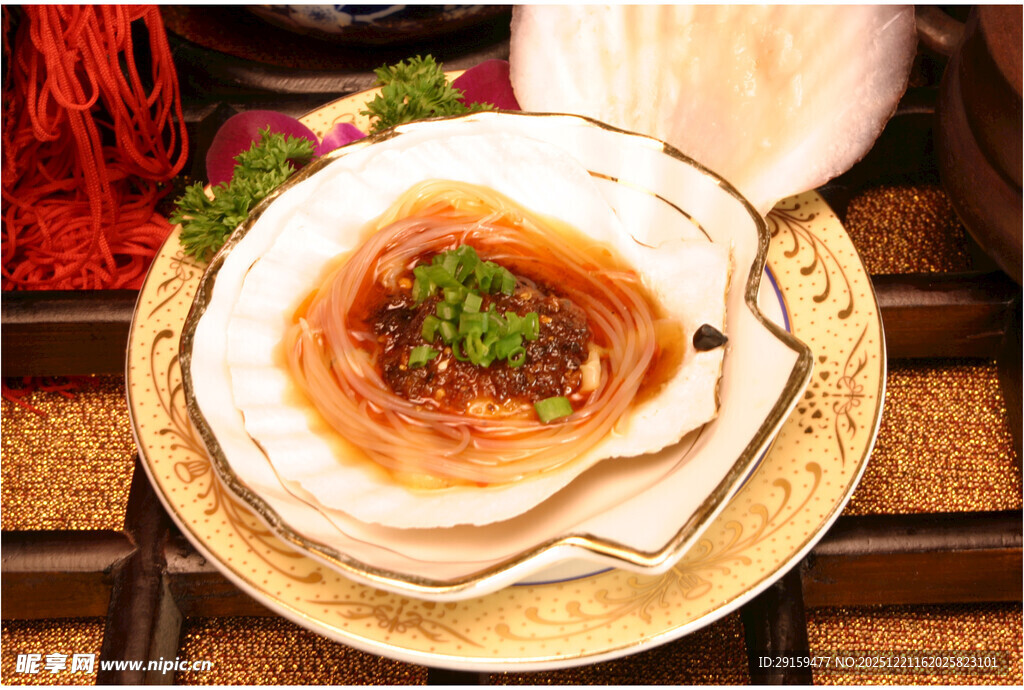 美味鲍汁浇淋大鲍鱼