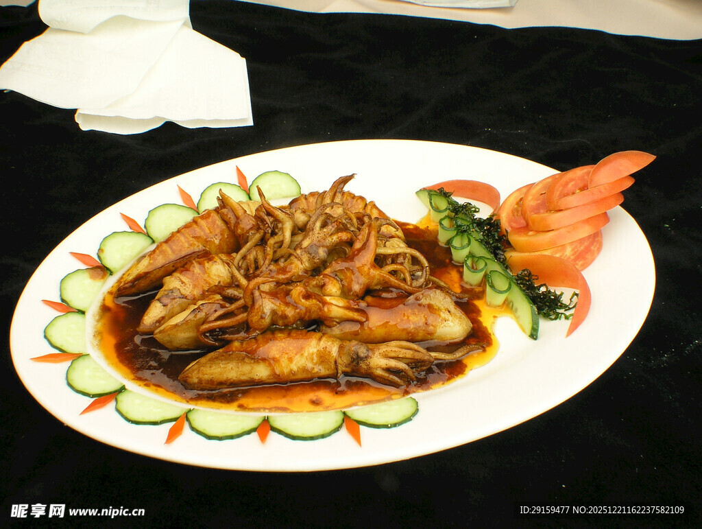 美味红烧鱼摆盘精致