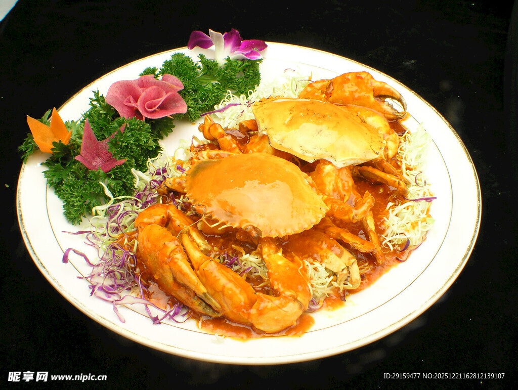 美味螃蟹菜肴摆盘精致