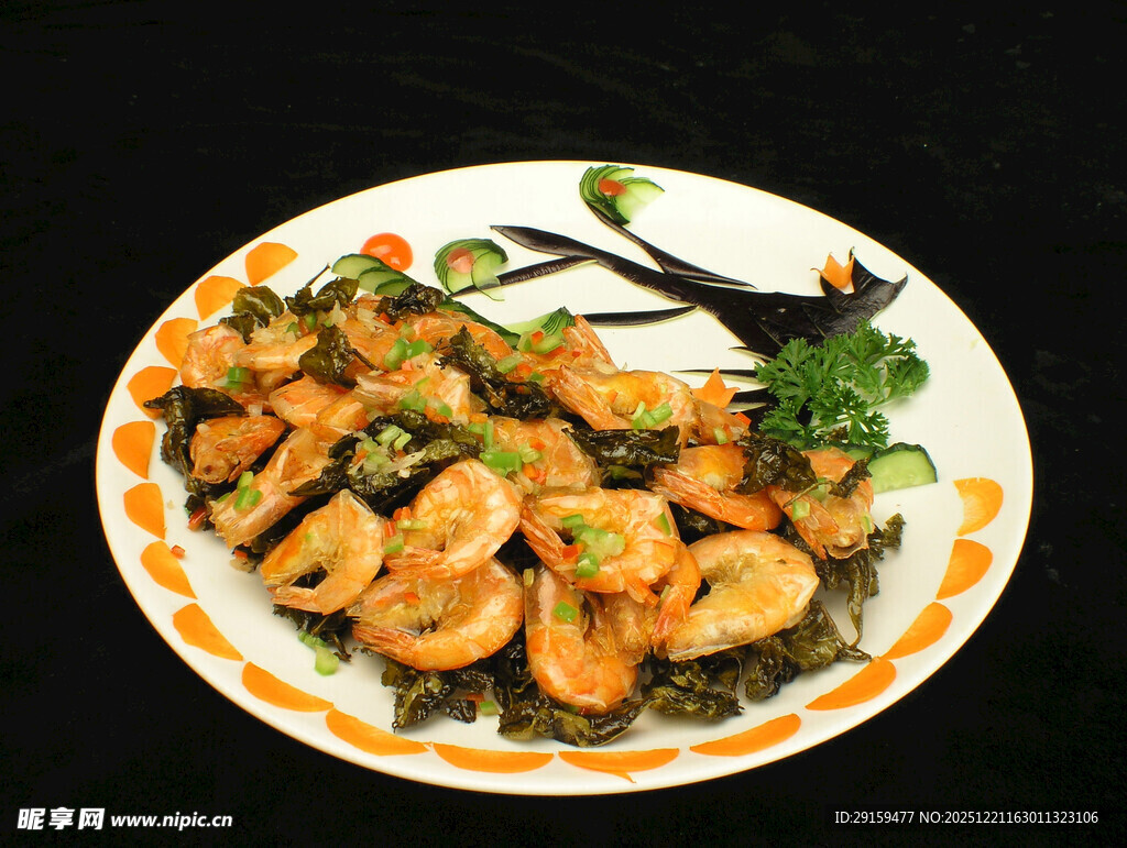 美味虾仁菜肴摆盘精致