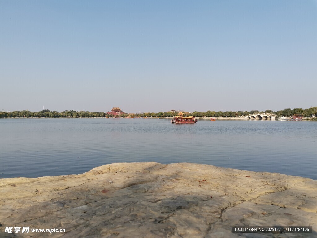 湖畔风光宁静水域景色