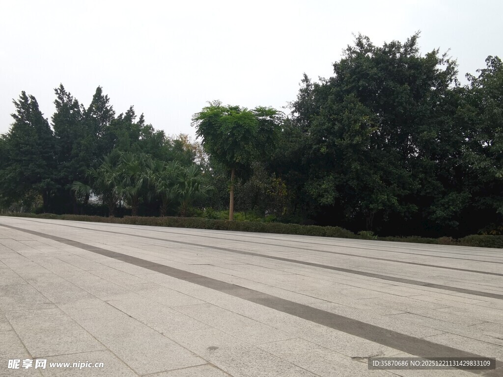 空旷平坦的户外场地