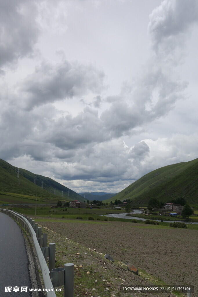 车窗外的山野风光