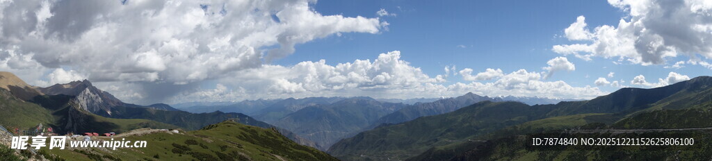 壮丽山间蓝天美景