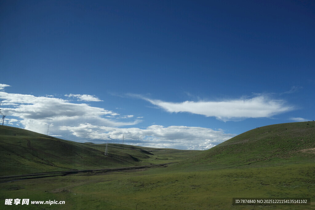 草原蓝天美景