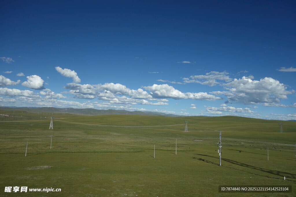 草原蓝天美景