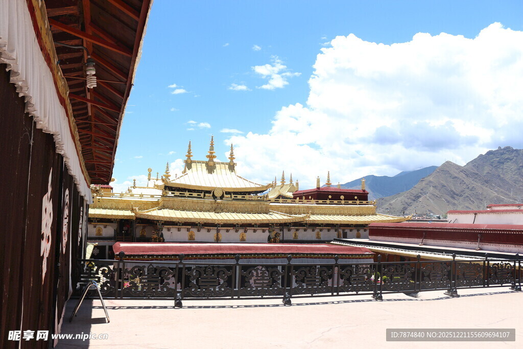拉萨宏伟藏式建筑景观