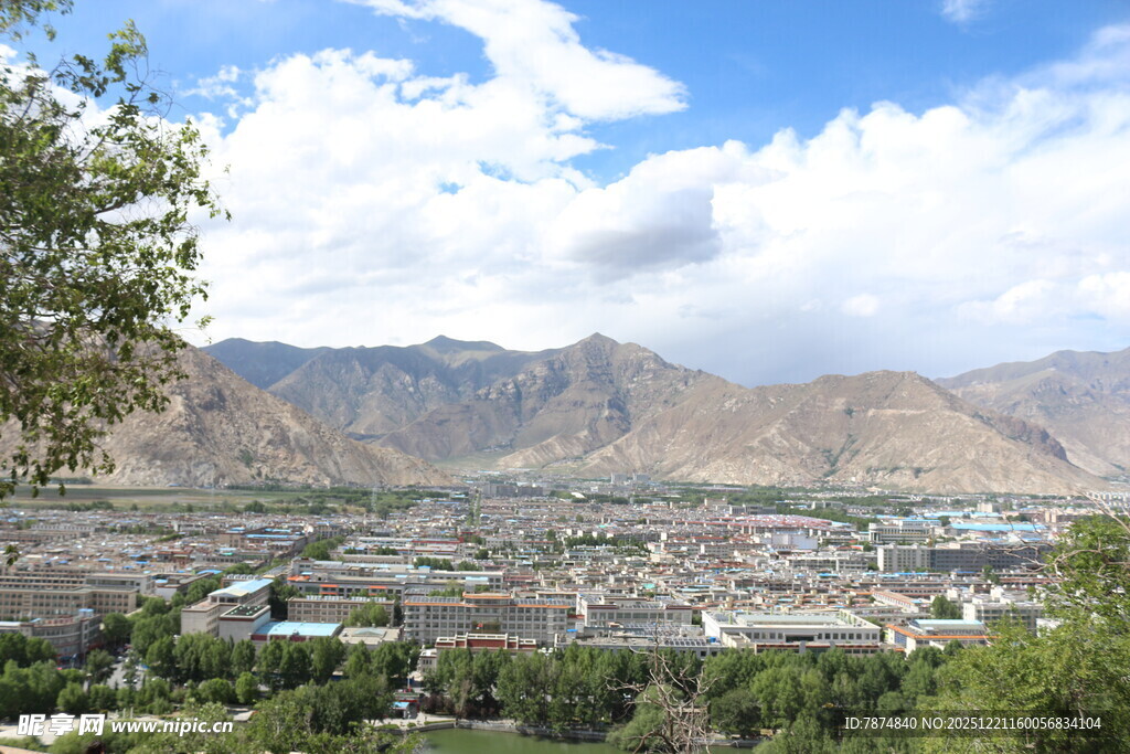 拉萨城市风光与远山景色