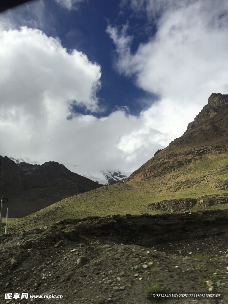 高山旷野蓝天白云美景