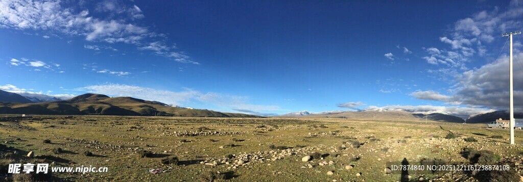 广袤旷野蓝天美景