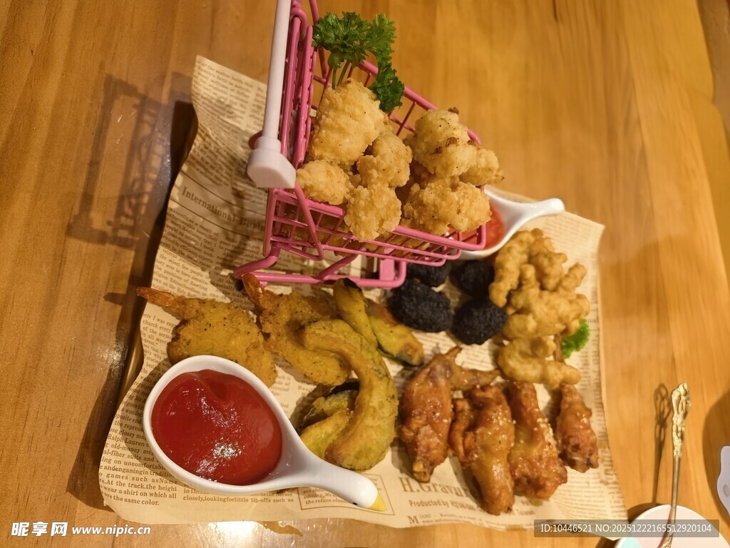 美味炸鸡拼盘多样小食