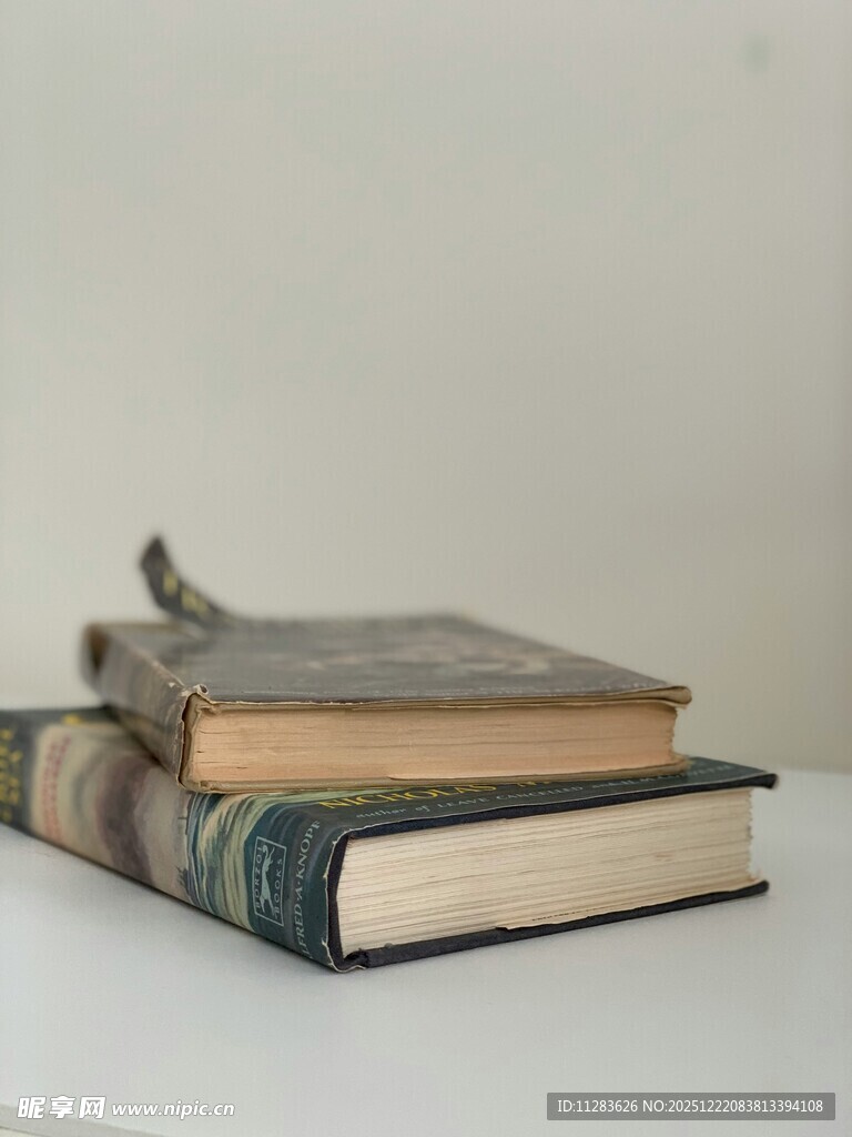 复古书籍堆叠