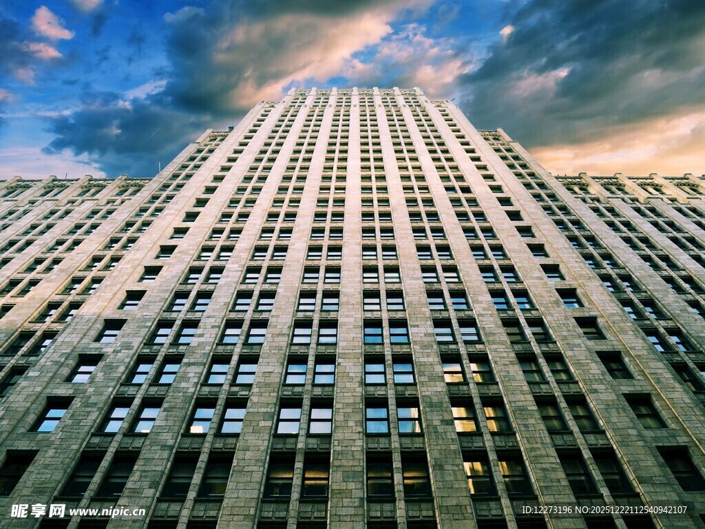 摩天大楼仰视壮观景象