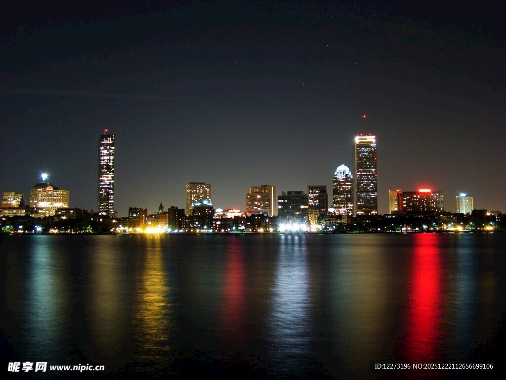 城市璀璨夜景湖面倒影