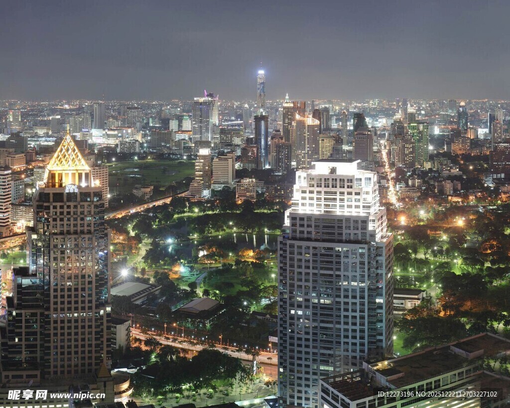 城市璀璨夜景俯瞰图