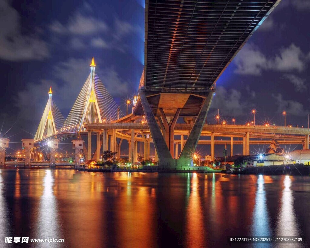 曼谷大桥夜景璀璨迷人