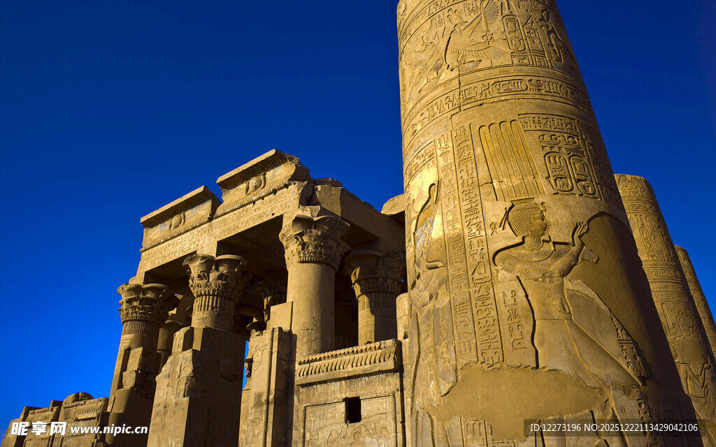 埃及古老神庙与石柱景观