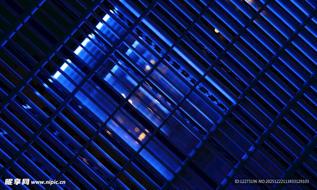 蓝色芯片微观结构特写