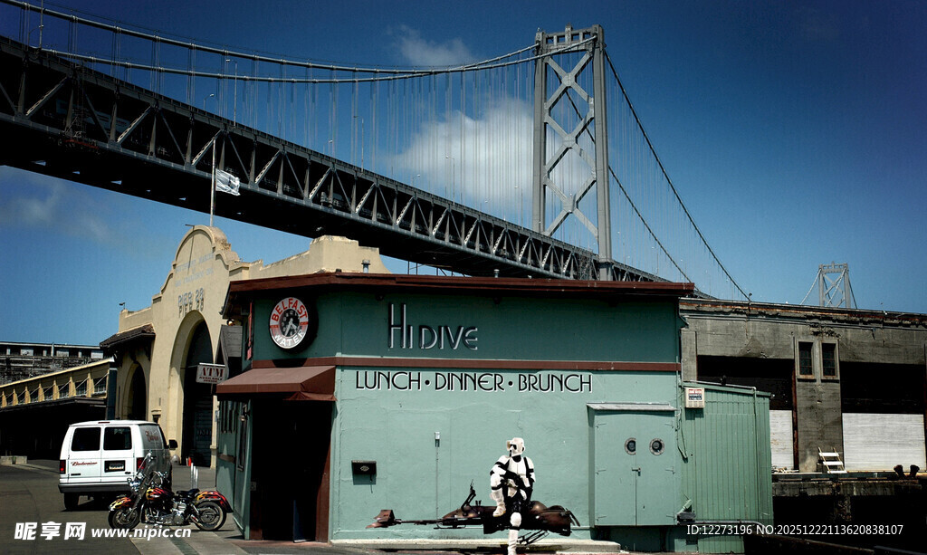 桥下建筑与车辆景观