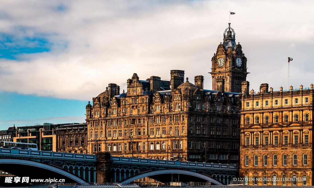 爱丁堡古老建筑与桥梁景观