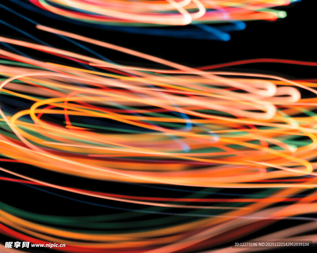 多彩缠绕的各类电线