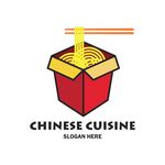 中式外卖盒中的美味面条