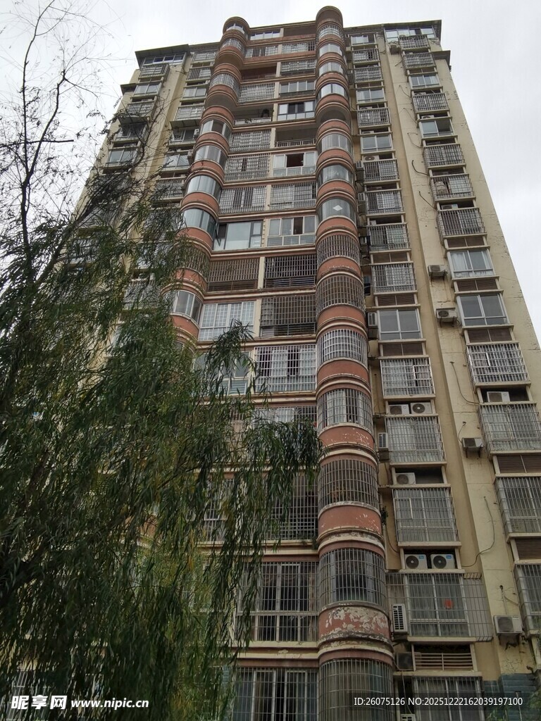 高层居民楼外观景象