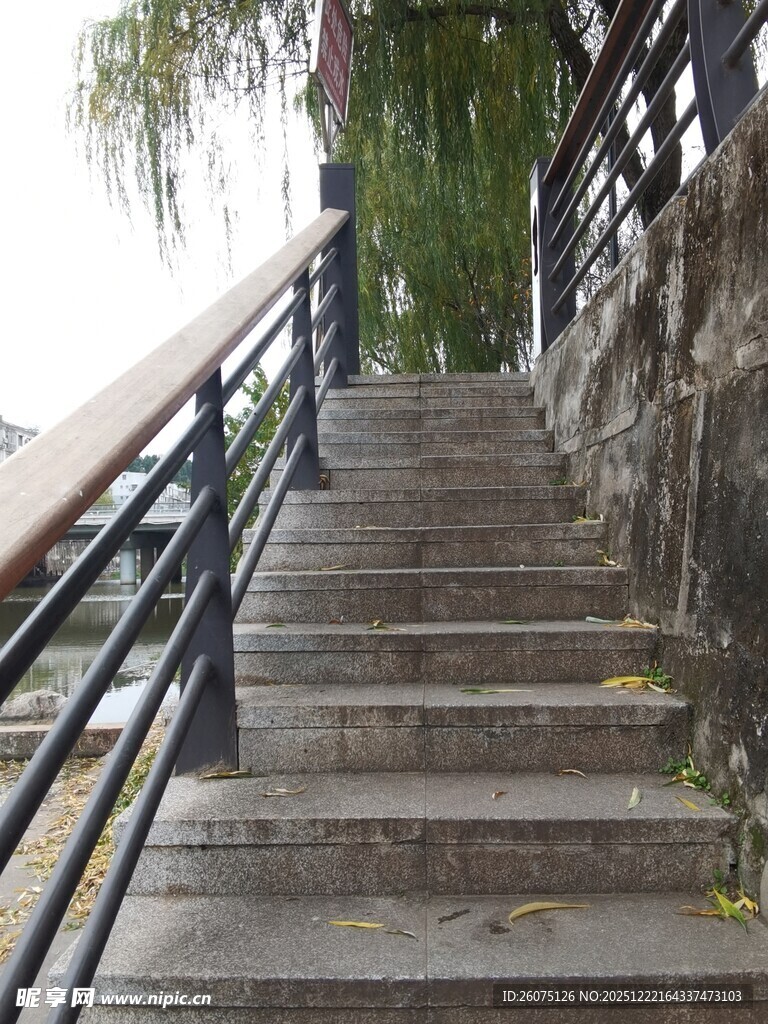 户外石阶与护栏景观