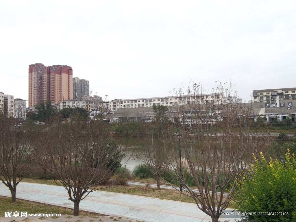 城市河畔冬日景观