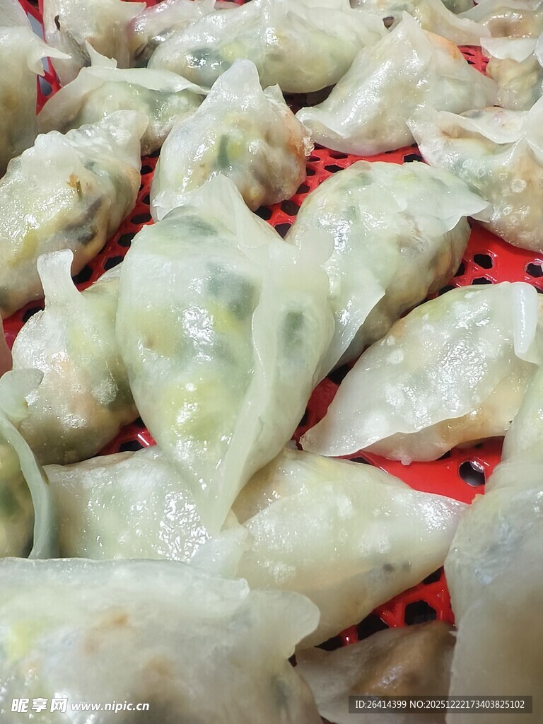 新鲜手工饺子堆叠展示