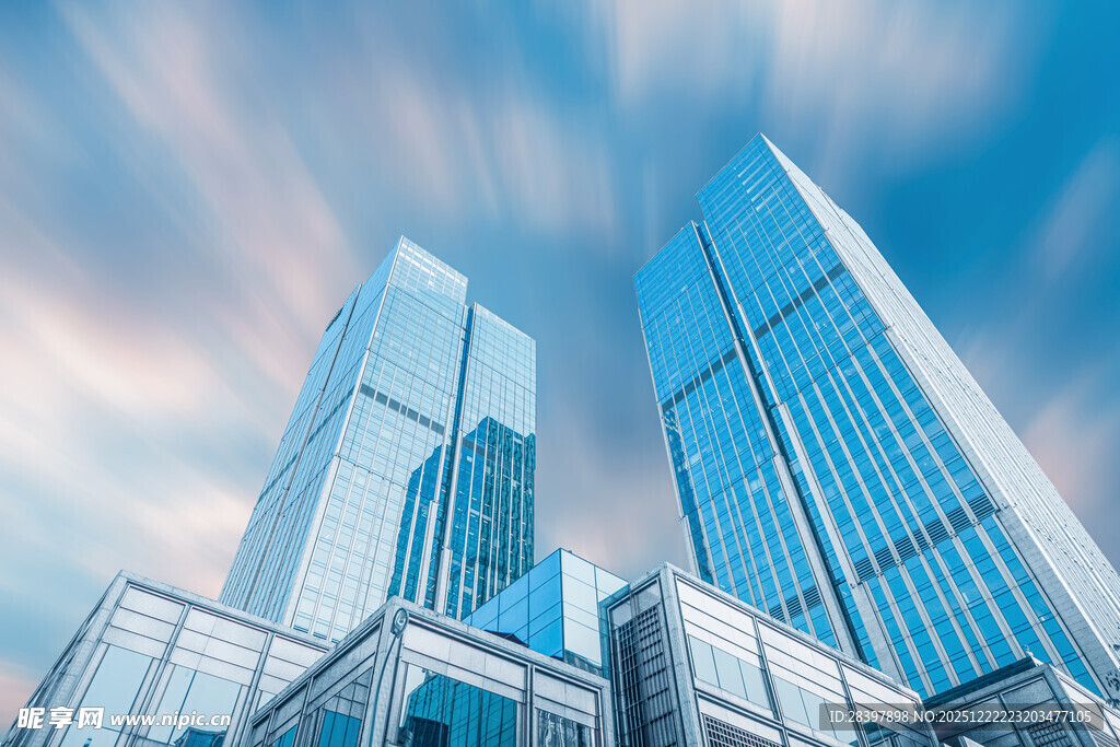现代摩天大楼的壮丽景观
