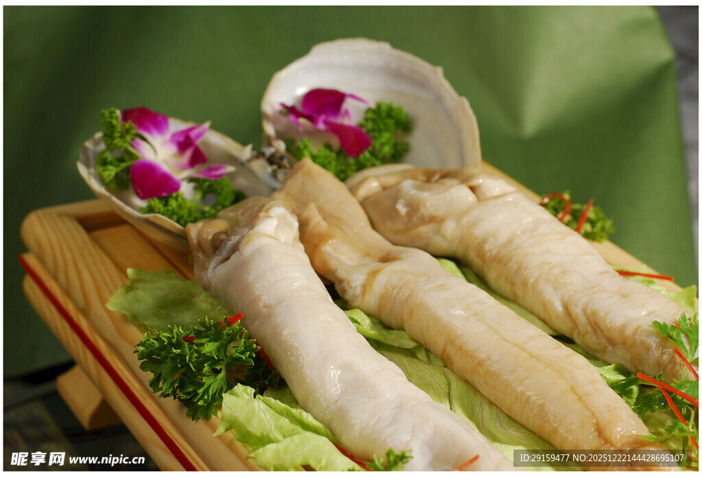 精美摆盘的特色卷类美食