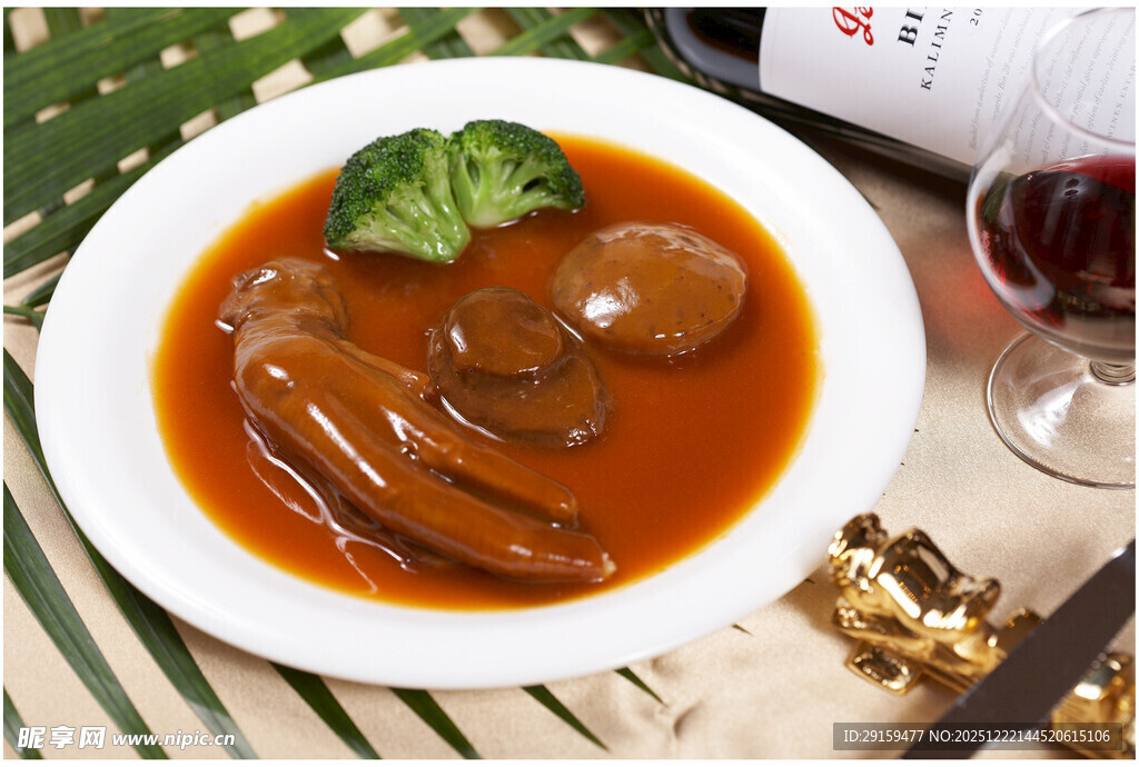 红烧鲍鱼配西兰花