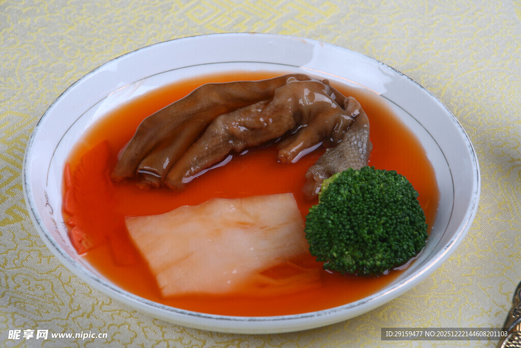 红烧鸭掌配时蔬