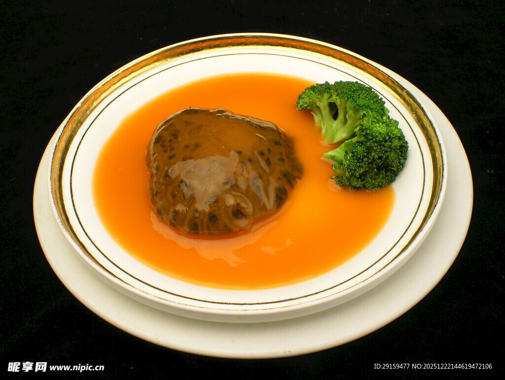 鲍汁扣辽参配西兰花