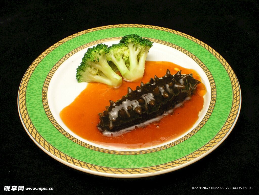 西兰花配海参摆盘美食