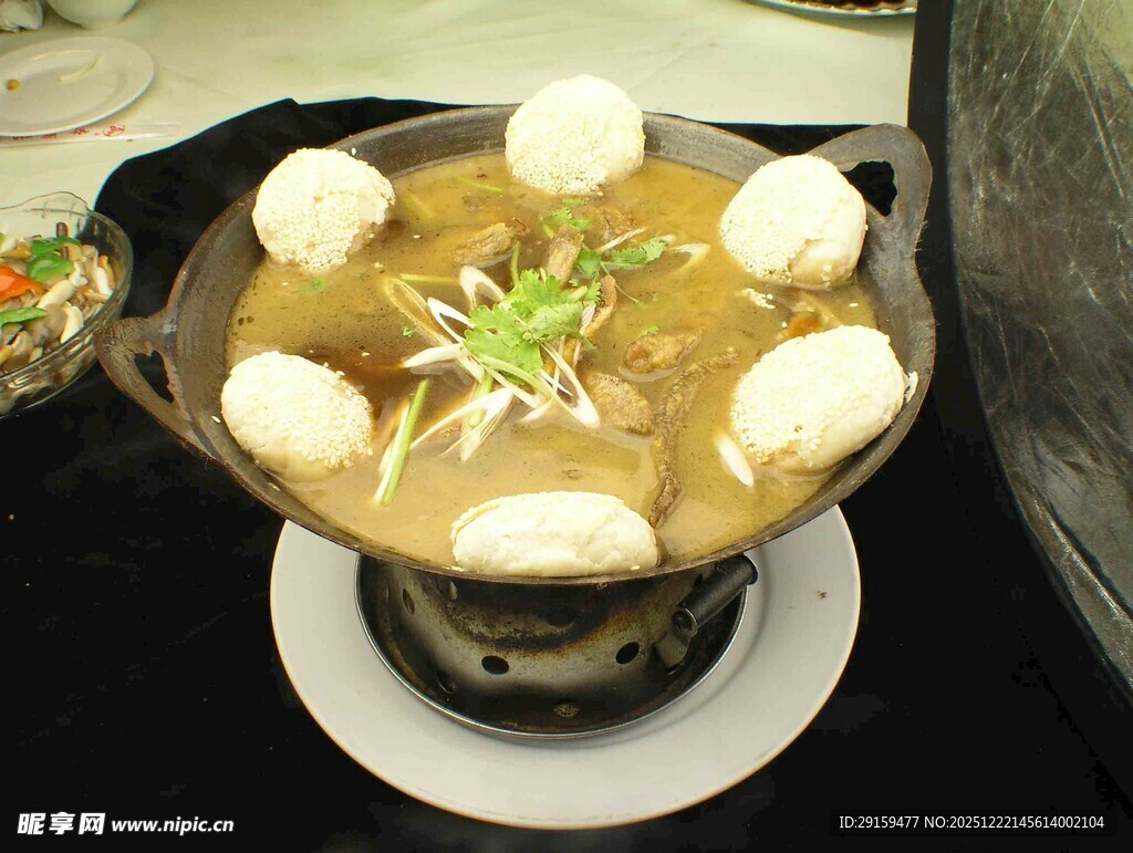 热气腾腾的美味火锅