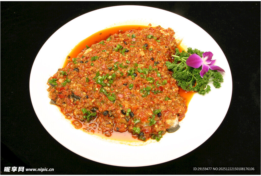 美味肉末菜肴摆盘精致