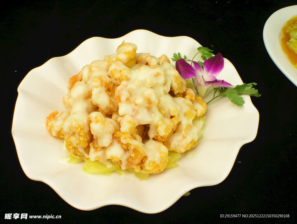 美味虾仁菜肴摆盘精致