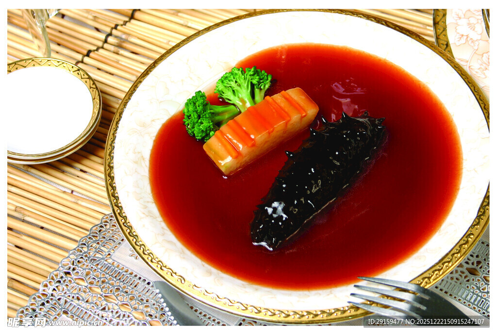 美味红烧菜肴摆盘精致