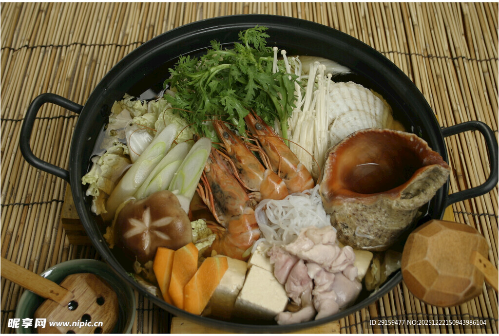 丰盛海鲜火锅美食盛宴