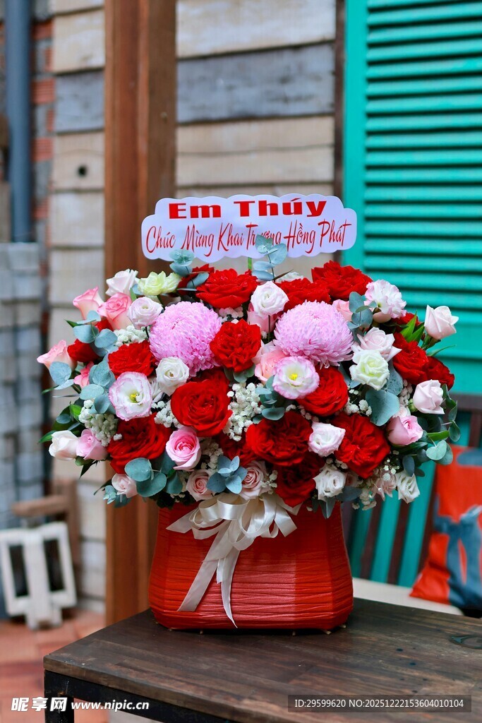 浪漫多彩花束装点店铺