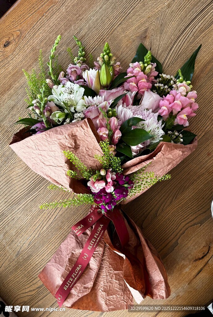 精美多彩鲜花花束