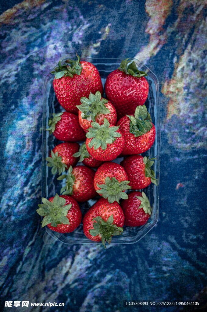 新鲜草莓