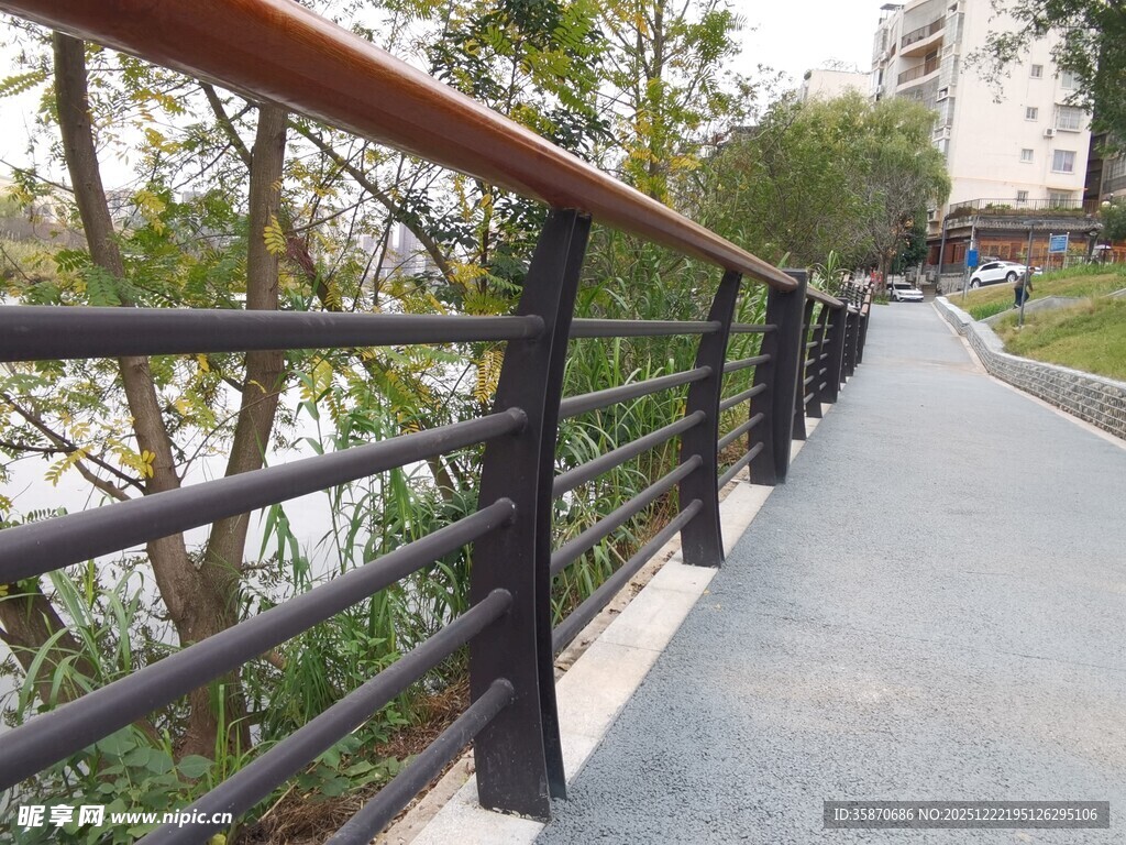 河畔步道护栏景观